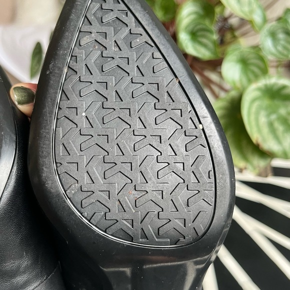 Karl Lagerfeld Paris Black Smooth Leather Kitten Heel Pumps - Picture 8 of 9